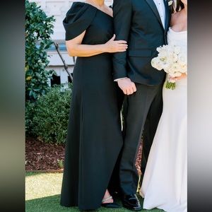 Kay Unger Briana Shoulder Draped Gown/Black, size 10